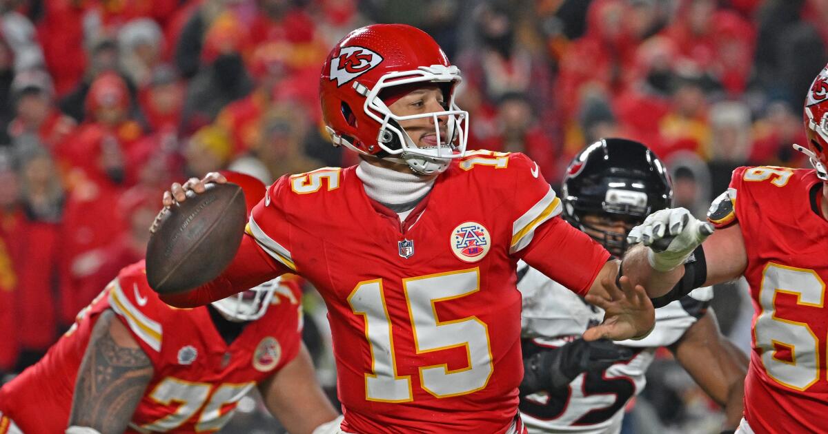 urlhttps3A2F2Fcalifornia-times-brightspot.s3.amazonaws.com2F712Fd62F5ebb0ad9492c8391c3b18c30955f2Ftexans-chiefs-football-40785.jpg