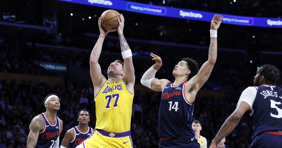 Luka Doncic y Lakers defienden a los Clippers mientras Kawhi Leonard sale tarde