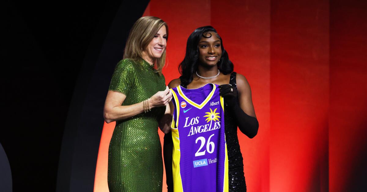 urlhttps3A2F2Fcalifornia-times-brightspot.s3.amazonaws.com2F732F752F63f3f27945eeb33ca3a14234b8792Fwnba-draft-basketball-93433.jpg