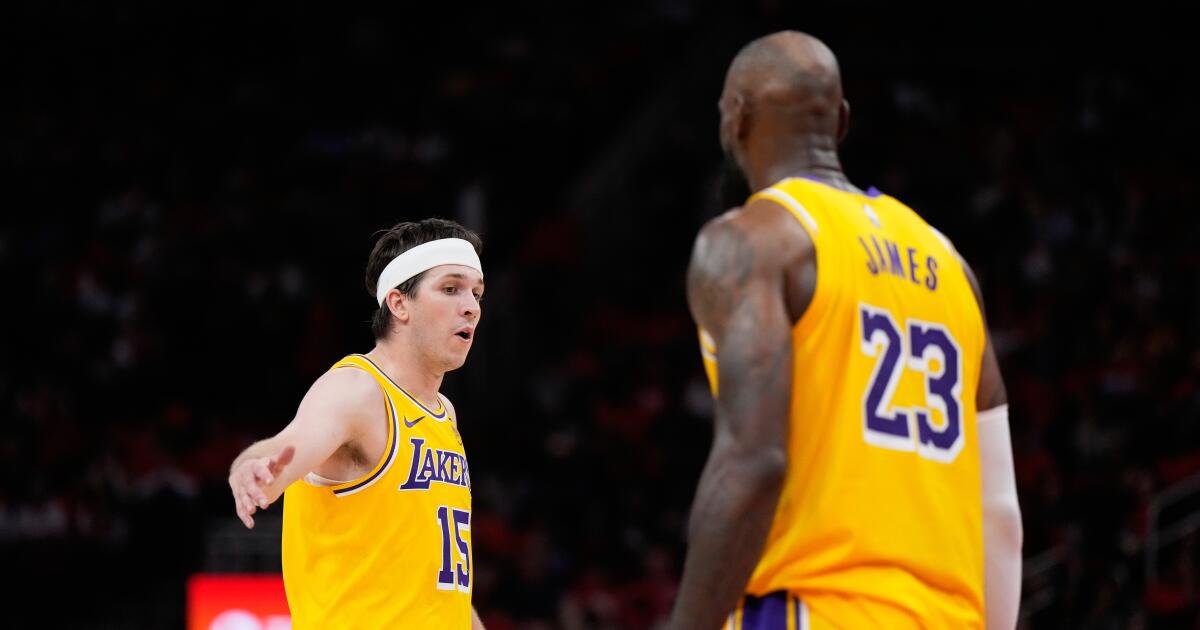 urlhttps3A2F2Fcalifornia-times-brightspot.s3.amazonaws.com2F792F272Ffa4f59c9400a997b300ee3d285f52Flakers-rockets-basketball-89142.jpg