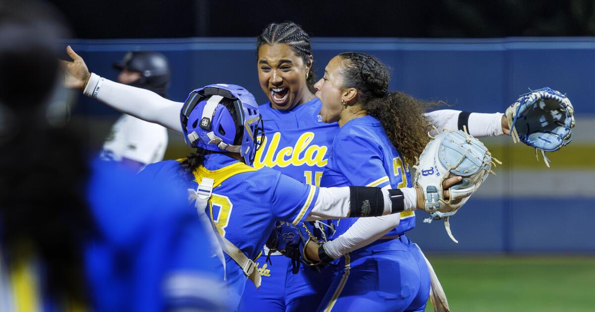 urlhttps3A2F2Fcalifornia-times-brightspot.s3.amazonaws.com2F7d2Fa22F3d8f55e940d9bb6df7b3c72a95972F1555715-sp-ncaa-ucla-softball-super-regional-1-gmf.jpg