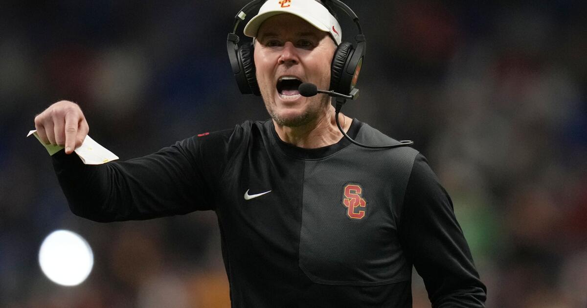 urlhttps3A2F2Fcalifornia-times-brightspot.s3.amazonaws.com2F802F7d2F82f9c9654e4b9708d52cbe3f619d2Falamo-bowl-football-09014.jpg