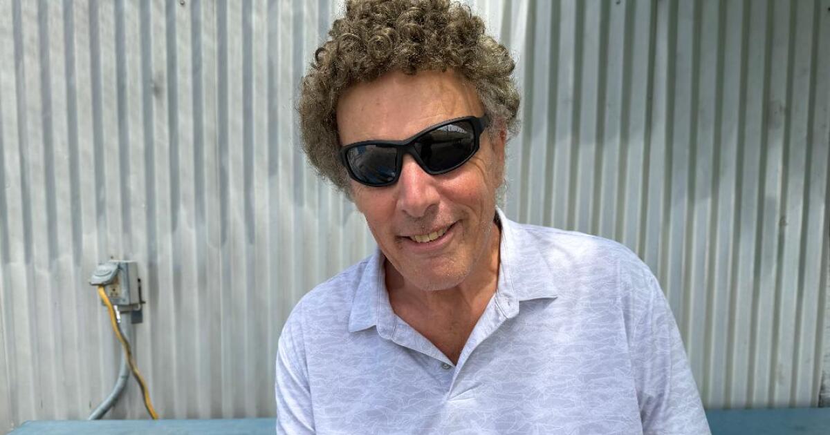 Después de 55 años como locutor de Los Ángeles, Randy Rosenbloom deja la ciudad