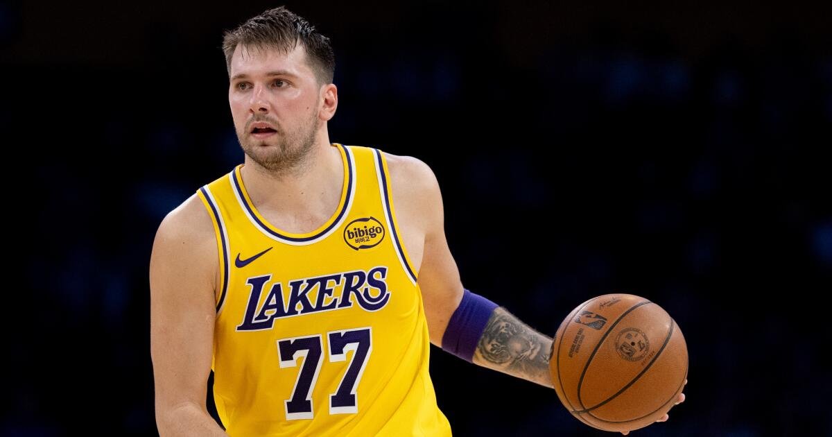 urlhttps3A2F2Fcalifornia-times-brightspot.s3.amazonaws.com2F862F132F62fad3764bba92e75b40bae0f1722F1526975-sp-nba-lakers-timberwolves-029-eat.jpg