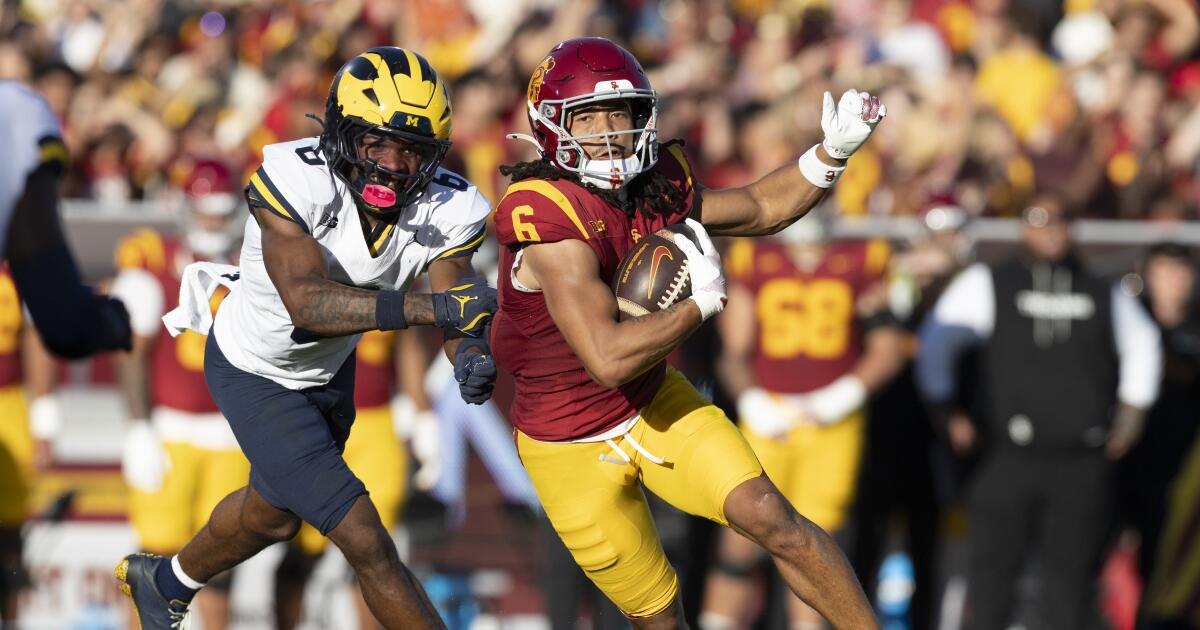 urlhttps3A2F2Fcalifornia-times-brightspot.s3.amazonaws.com2F8a2Fd52F96c00fd749ab8b9a69b7022cf2162F1525021-sp-ncaa-fb-usc-michigan-17-gmf.jpg