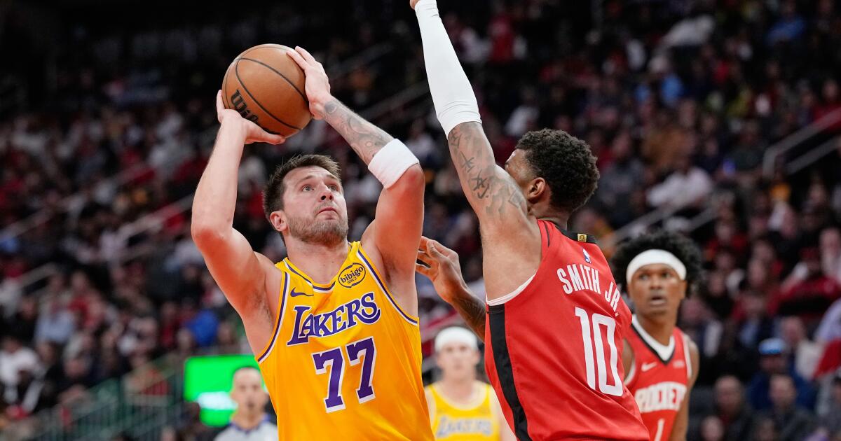 Los Lakers salen tarde y vencen a los Rockets por sexta victoria consecutiva