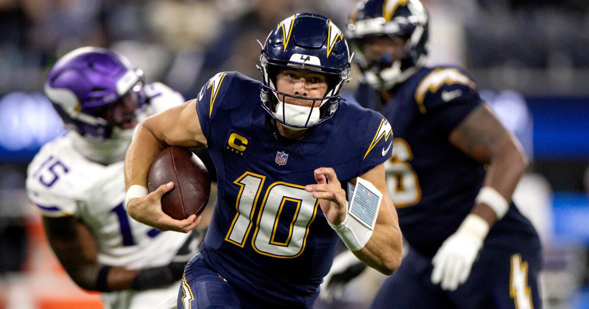 urlhttps3A2F2Fcalifornia-times-brightspot.s3.amazonaws.com2F9c2F2f2F711169ab4d8c992ca08320d8723b2F1525945-sp-nfl-chargers-vikings-037-eat.jpg