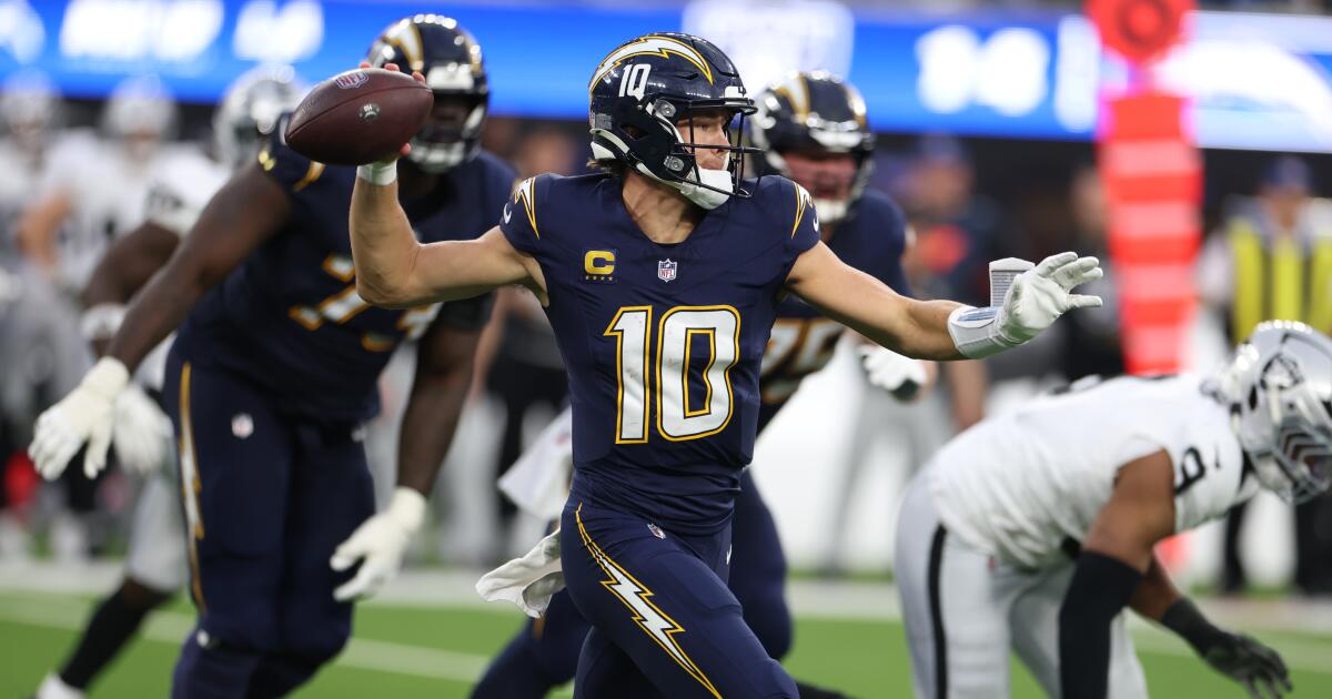 La lesión de Justin Herbert podría dificultar aún más el camino de los Chargers a los playoffs