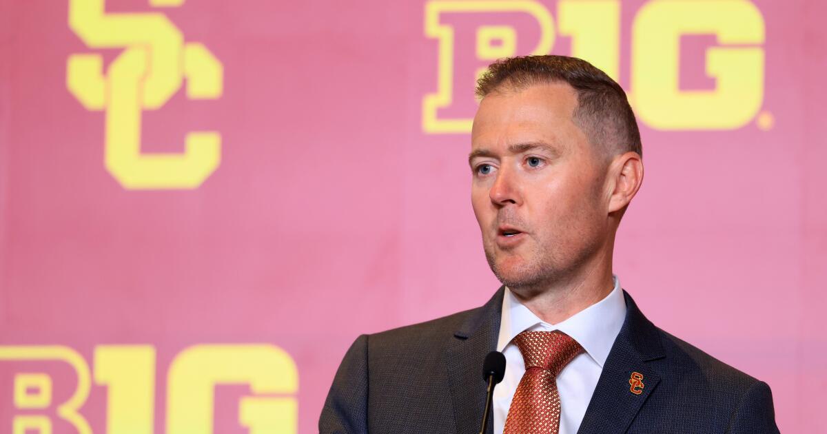 Lincoln Riley dice que los troyanos están “bien equipados” para ganar consistentemente