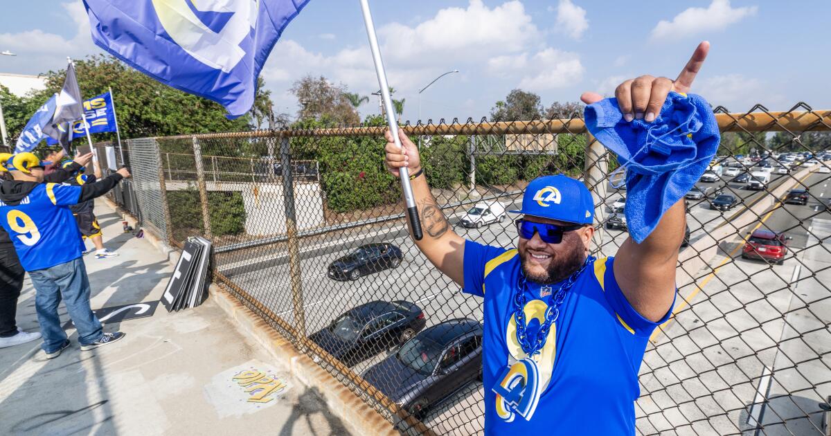 urlhttps3A2F2Fcalifornia-times-brightspot.s3.amazonaws.com2Fa92Ff72F658b00ab49f78b812a98536c00692F1538997-sp-rams-superfan-plaschke-05-mjc.jpg