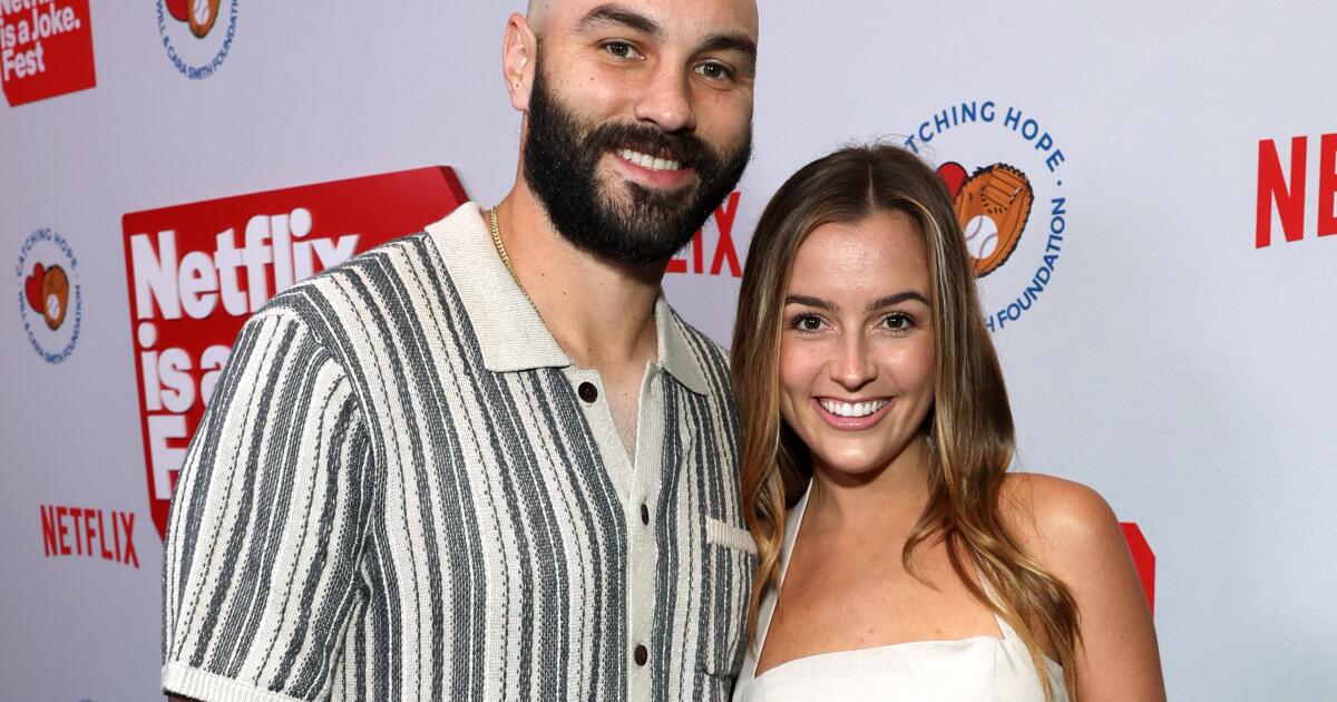 La esposa de Dodger Tanner Scott revela las amenazas de muerte que recibió por su hijo