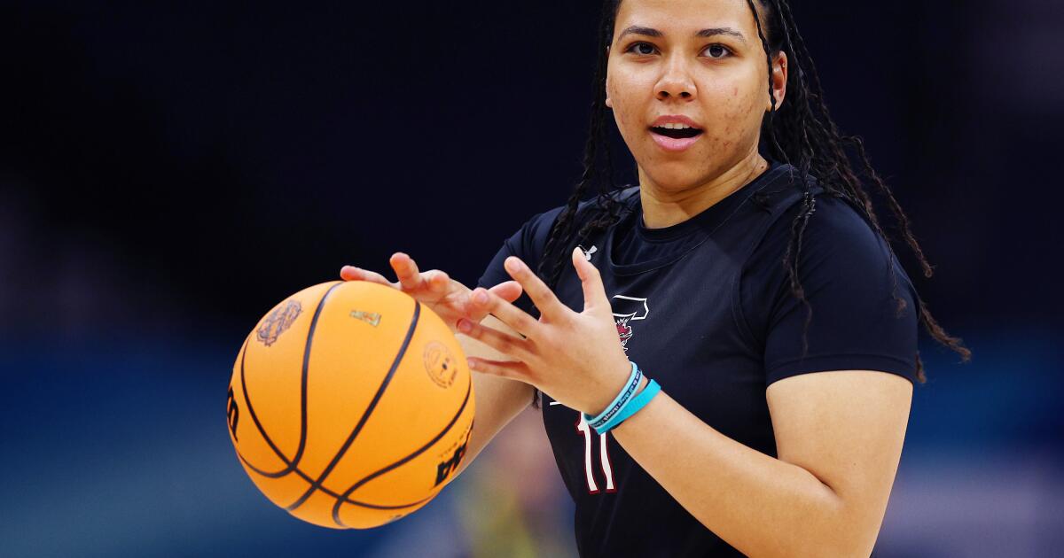 La ex jugadora de baloncesto de la USC Destiny Littleton vive con miedo en Israel