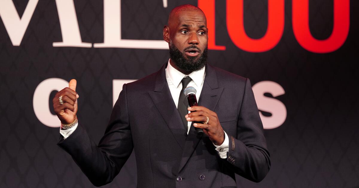 LeBron James rinde homenaje a los trabajadores de la USC que salvaron a Bronny hace tres años