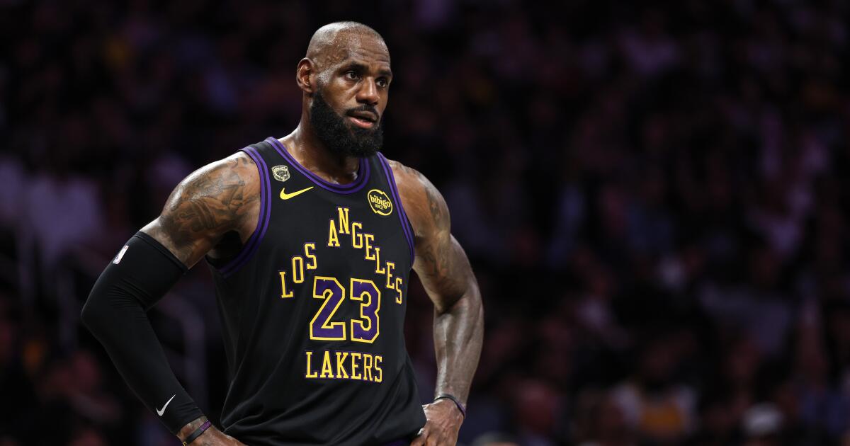 urlhttps3A2F2Fcalifornia-times-brightspot.s3.amazonaws.com2Fd32F992F66dc4af74ffab3cfccaa479f2d692F1553608-sp-nba-conference-semis-lakers-thunder-game-four-6173.jpg