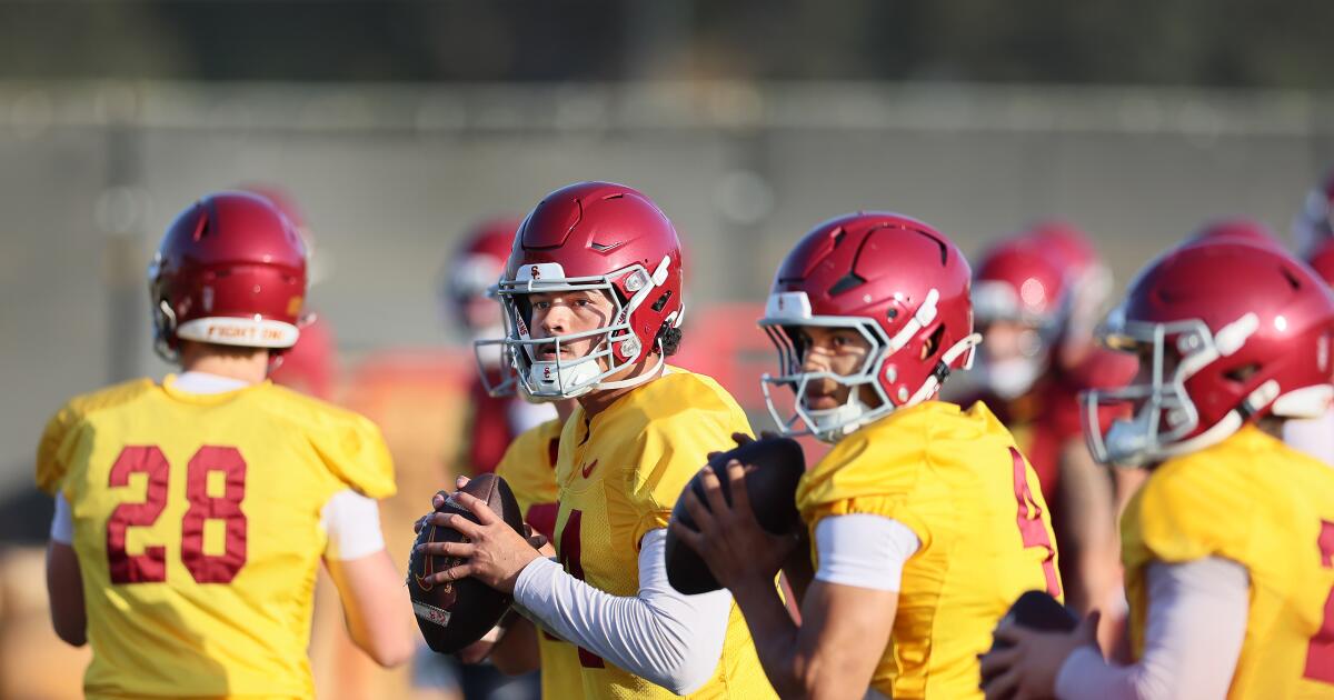 urlhttps3A2F2Fcalifornia-times-brightspot.s3.amazonaws.com2Fda2F502F1b12cde3465c9ab40aa458d8c0cf2F1516100-sp-usc-preseason-camp-25-ajs.jpg