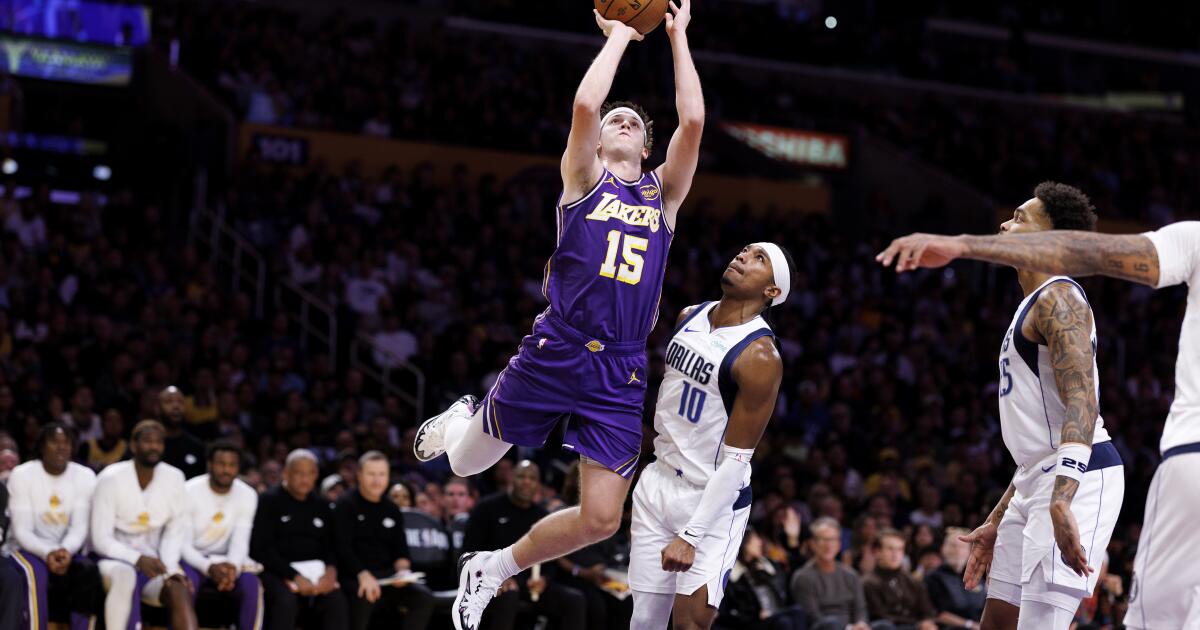 urlhttps3A2F2Fcalifornia-times-brightspot.s3.amazonaws.com2Fe32Fd22Fcd21112f4e70a7de73473c12091e2F1531225-sp-nba-lakers-mavericks-37-gmf.jpg