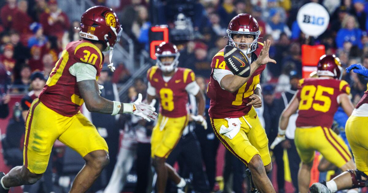 urlhttps3A2F2Fcalifornia-times-brightspot.s3.amazonaws.com2Fe52F052F17a282f146da8f8ac0891a92924c2F1531901-sp-ncaa-fbc-usc-ucla-56-gmf.jpg