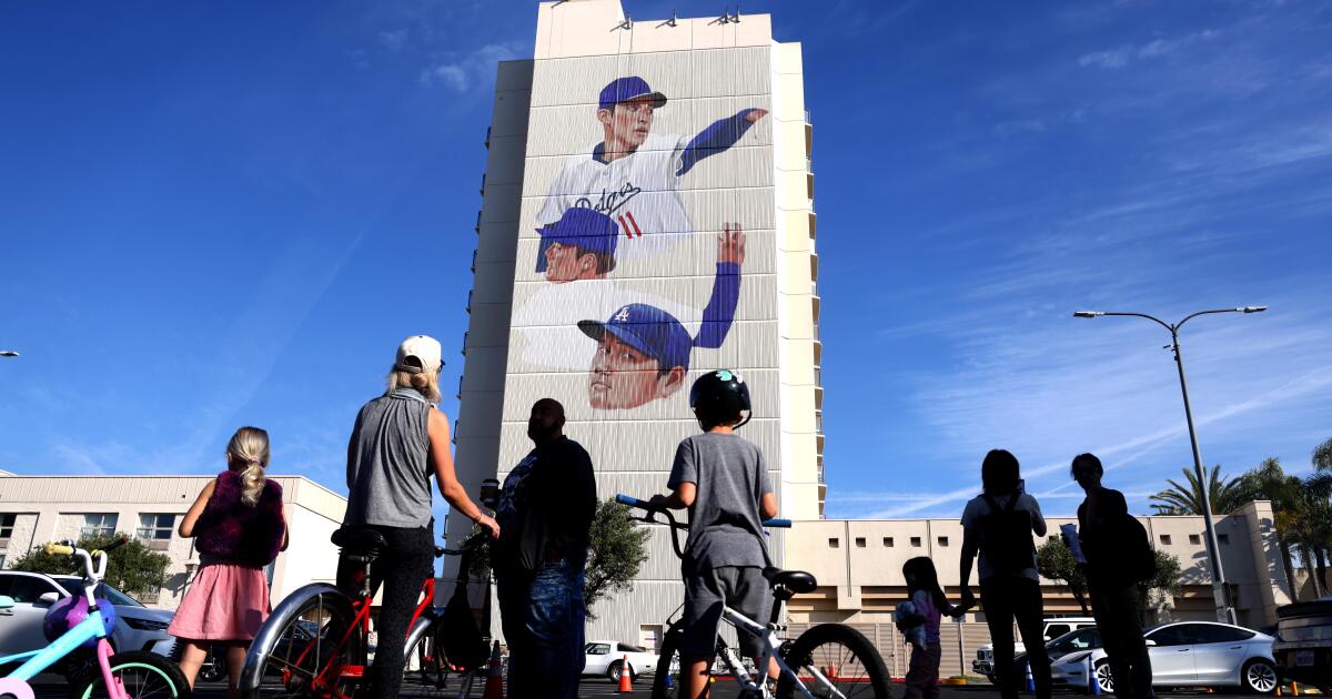 Ohtani, Yamamoto y Sasaki honrados en mural de 12 pisos de los Dodgers