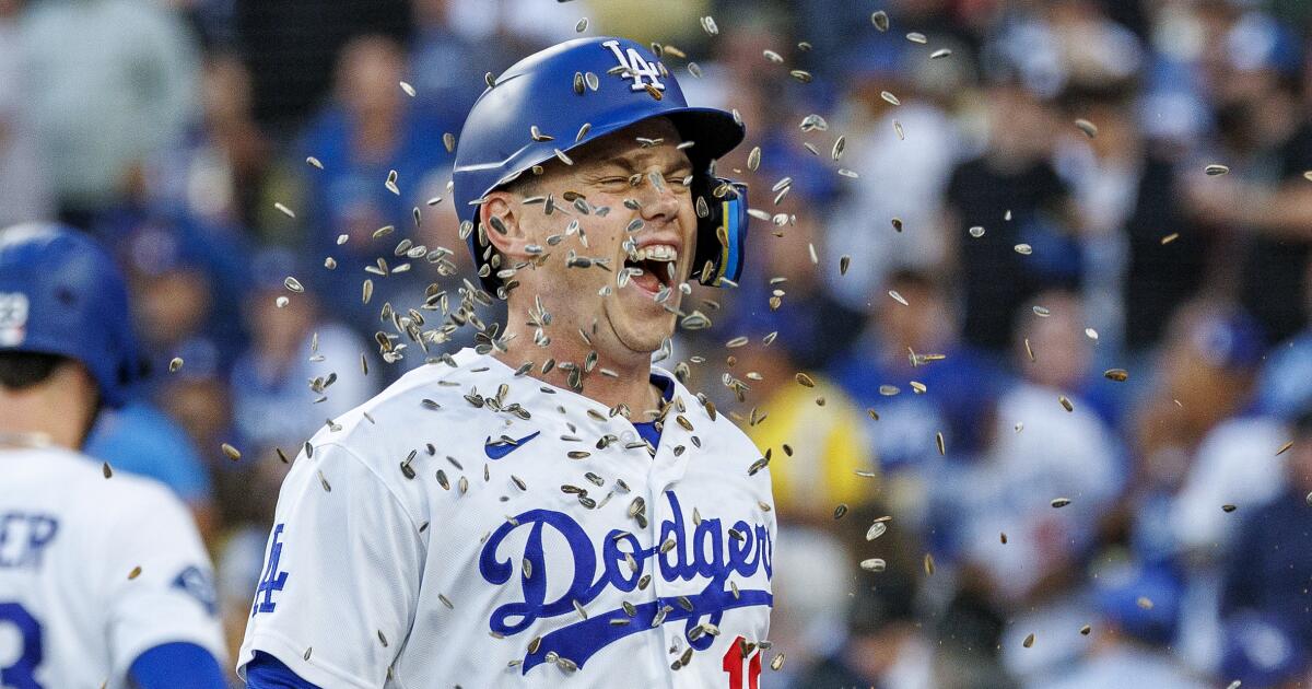urlhttps3A2F2Fcalifornia-times-brightspot.s3.amazonaws.com2Ff32F492Ff05d200d4f4ca51dd9a292dfe4922F1553777-sp-mlb-dodgers-giants-6-gmf.jpg