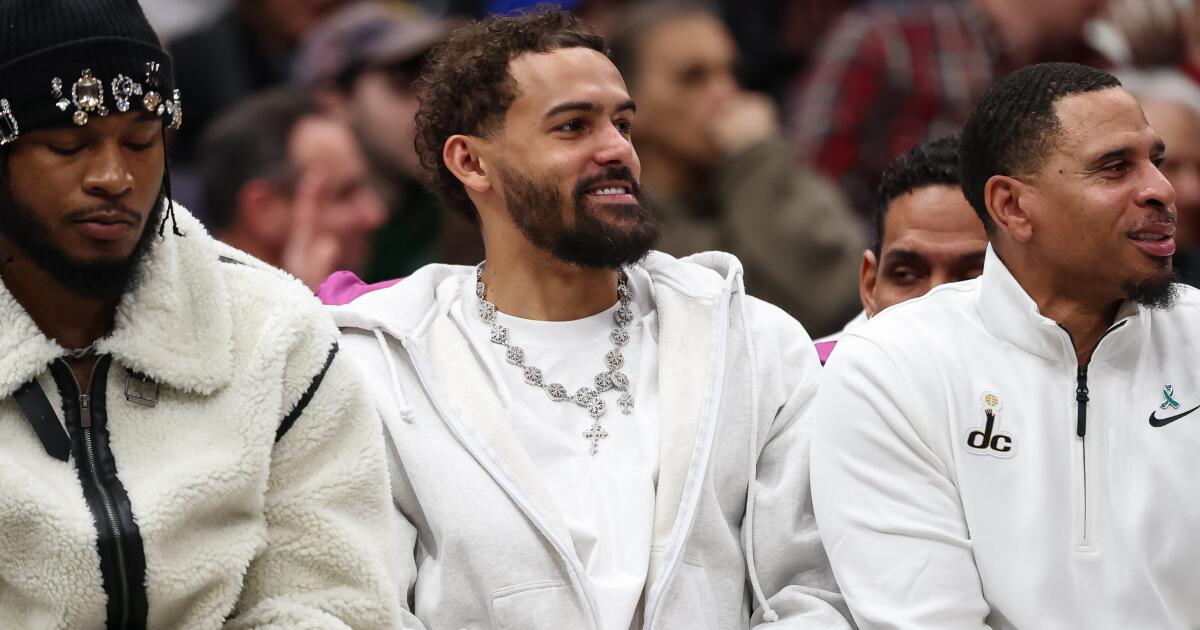 Trae Young de los Wizards fue enviado a la banca pocos días antes de su esperado debut en DC