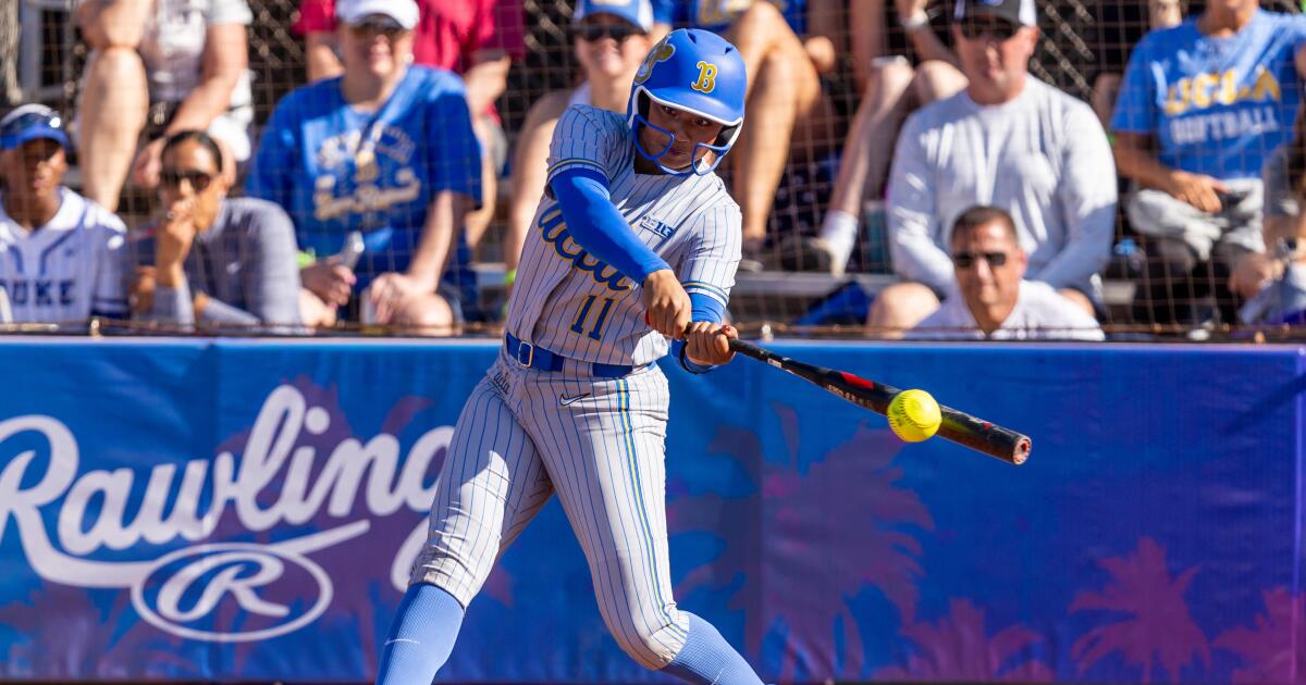 urlhttps3A2F2Fcalifornia-times-brightspot.s3.amazonaws.com2Ff82F5d2F2e1a6e7745389052638ae3237a662Fucla-oklahoma-st-softball-59296.jpg