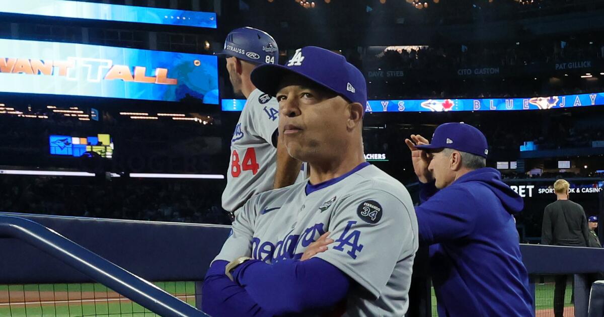 urlhttps3A2F2Fcalifornia-times-brightspot.s3.amazonaws.com2Ffc2F7d2F898a6f68443ca556b7cda305ca192F1526987-sp-mlb-world-series-dodgers-blue-jays-game2-52.jpg