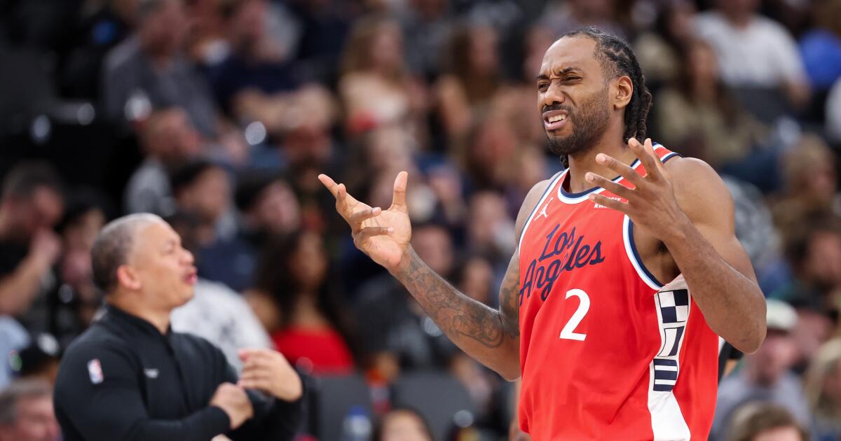 urlhttps3A2F2Fcalifornia-times-brightspot.s3.amazonaws.com2Ffc2F802F08e609044cee8dc47ccd2acfc8442F1548480-sp-nba-clippers-spurs-ajs-010.jpg