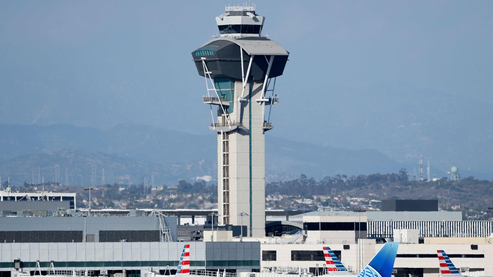 us_shutdown_lax_1761537126904_1761537127076.jpg