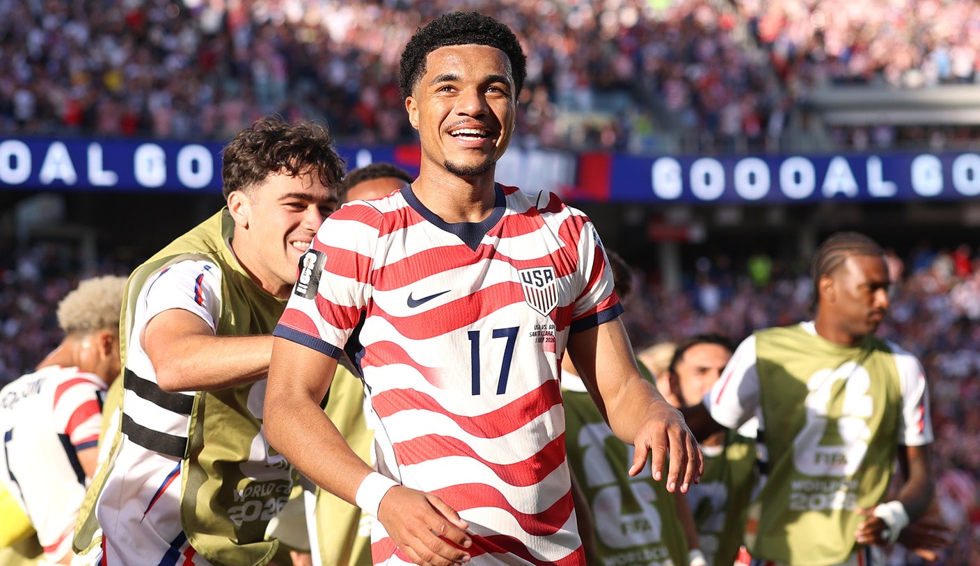 Estados Unidos gana el primer partido eliminatorio de la Copa Mundial masculina desde 2002
