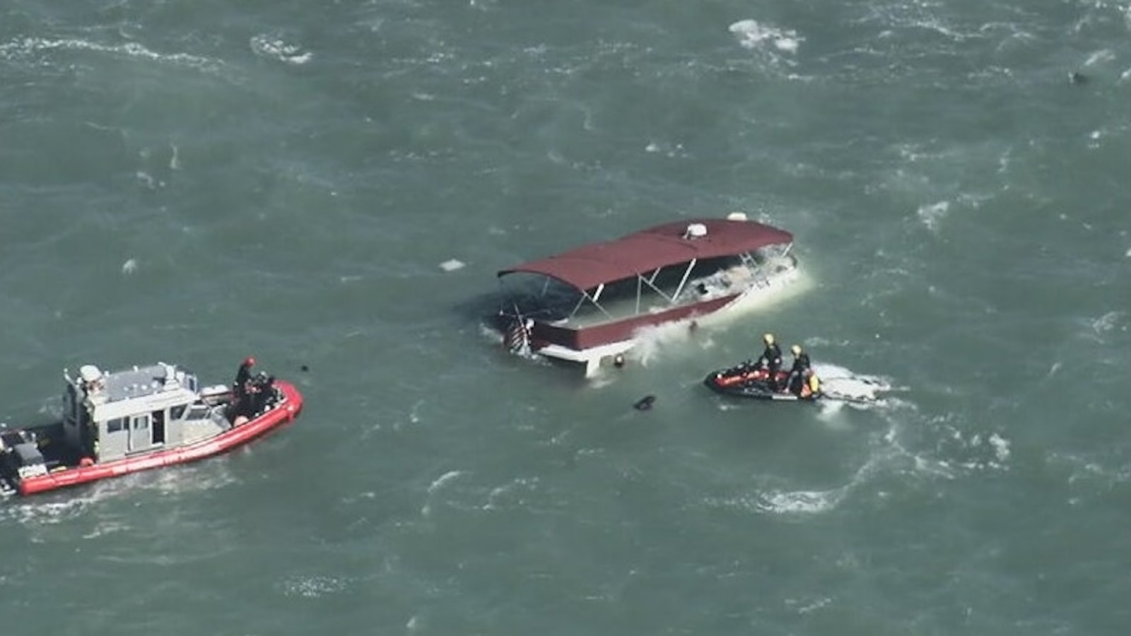Un muerto y dos desaparecidos tras hundirse un barco cerca de la isla de Alcatraz en la Bahía de San Francisco