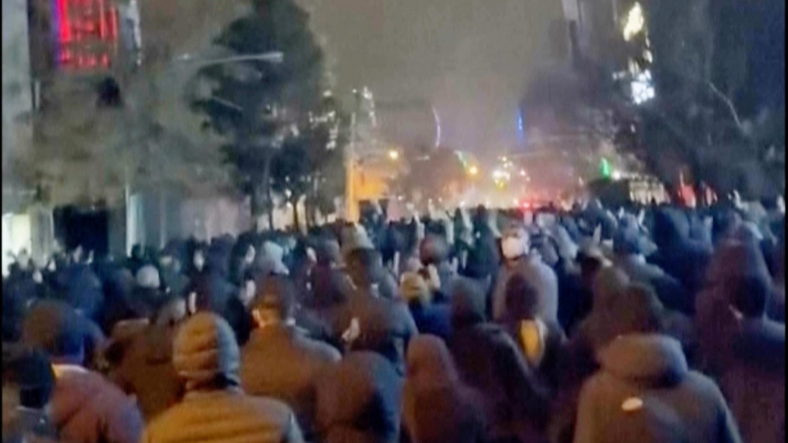 Residentes de Irán describen estricta seguridad en las primeras llamadas al mundo exterior