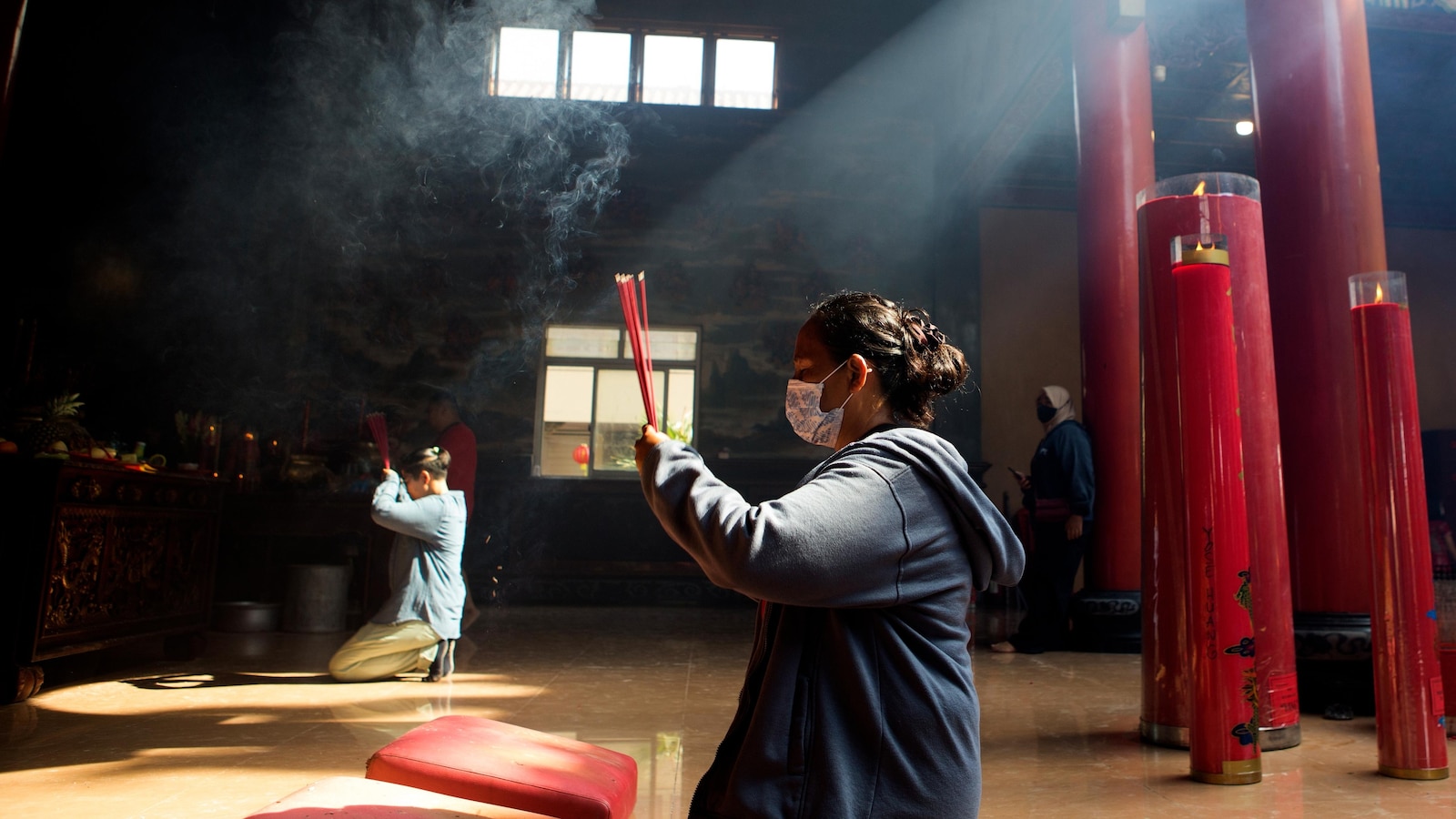 Oraciones, robots y festividades del Año Nuevo Lunar marcan el inicio del Año del Caballo