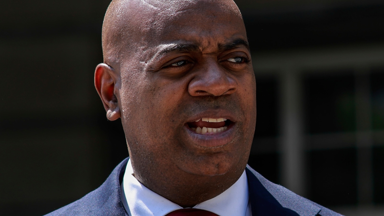 El alcalde de Newark dice que la operación de ICE provocó varios heridos en un accidente