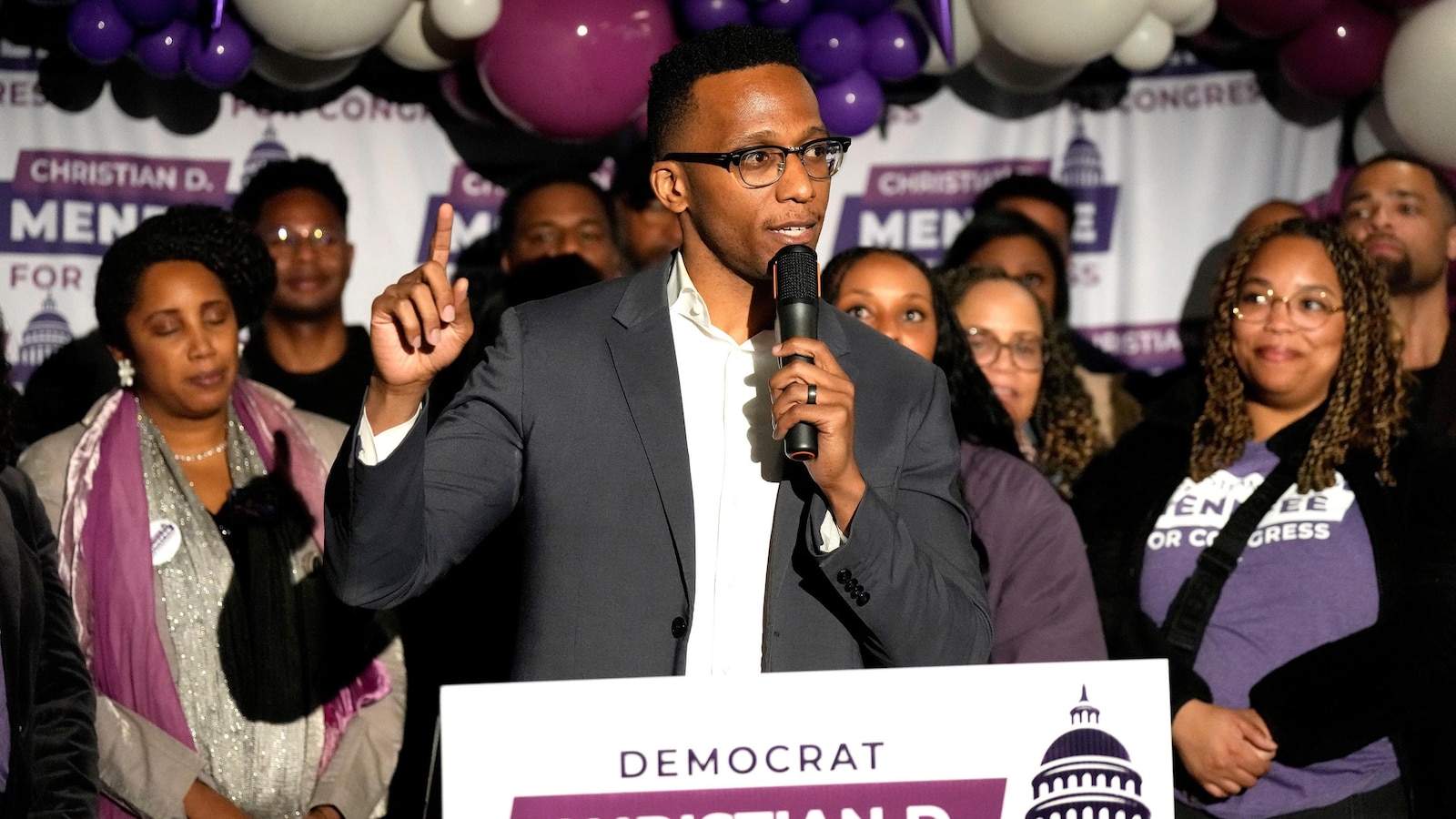 El demócrata Christian Menefee gana las elecciones a la Cámara de Representantes de Estados Unidos, reduciendo la mayoría del Partido Republicano