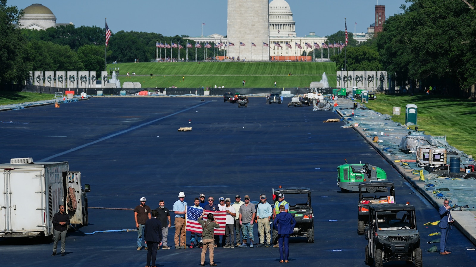 Trump dice que el trabajo en Reflecting Pool está completo y debería llenarse con agua