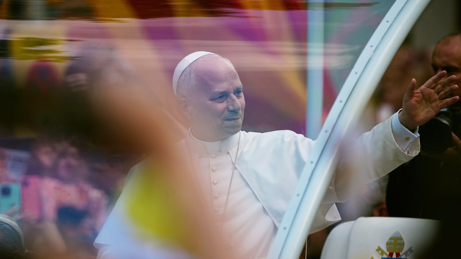 El Papa visita el ‘muelle de la vergüenza’ en las Islas Canarias, donde los inmigrantes duermen en la miseria