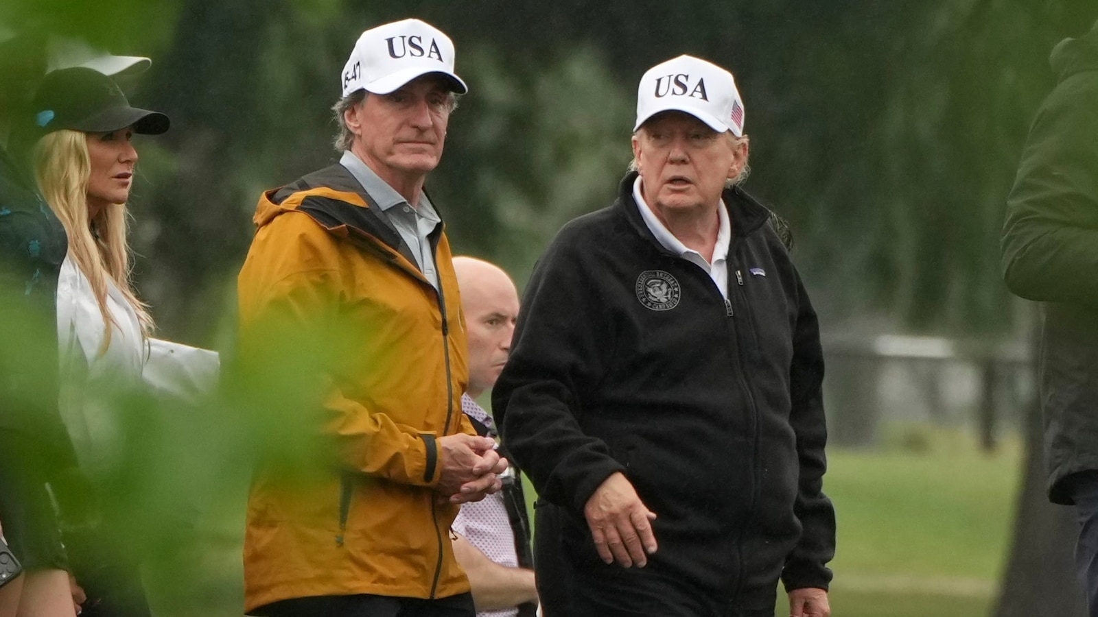 Trump dice que los planes de renovación de campos de golf permitirán a Washington albergar un torneo “importante”