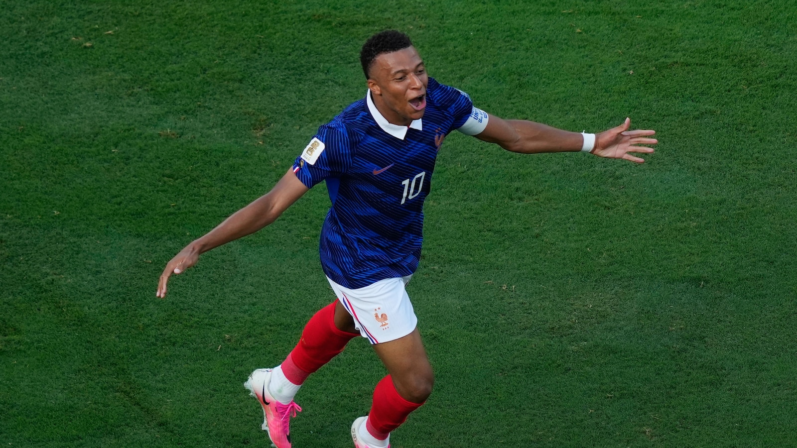 Mbappé marca dos veces y empata a Messi en el liderato del Mundial con 6 goles