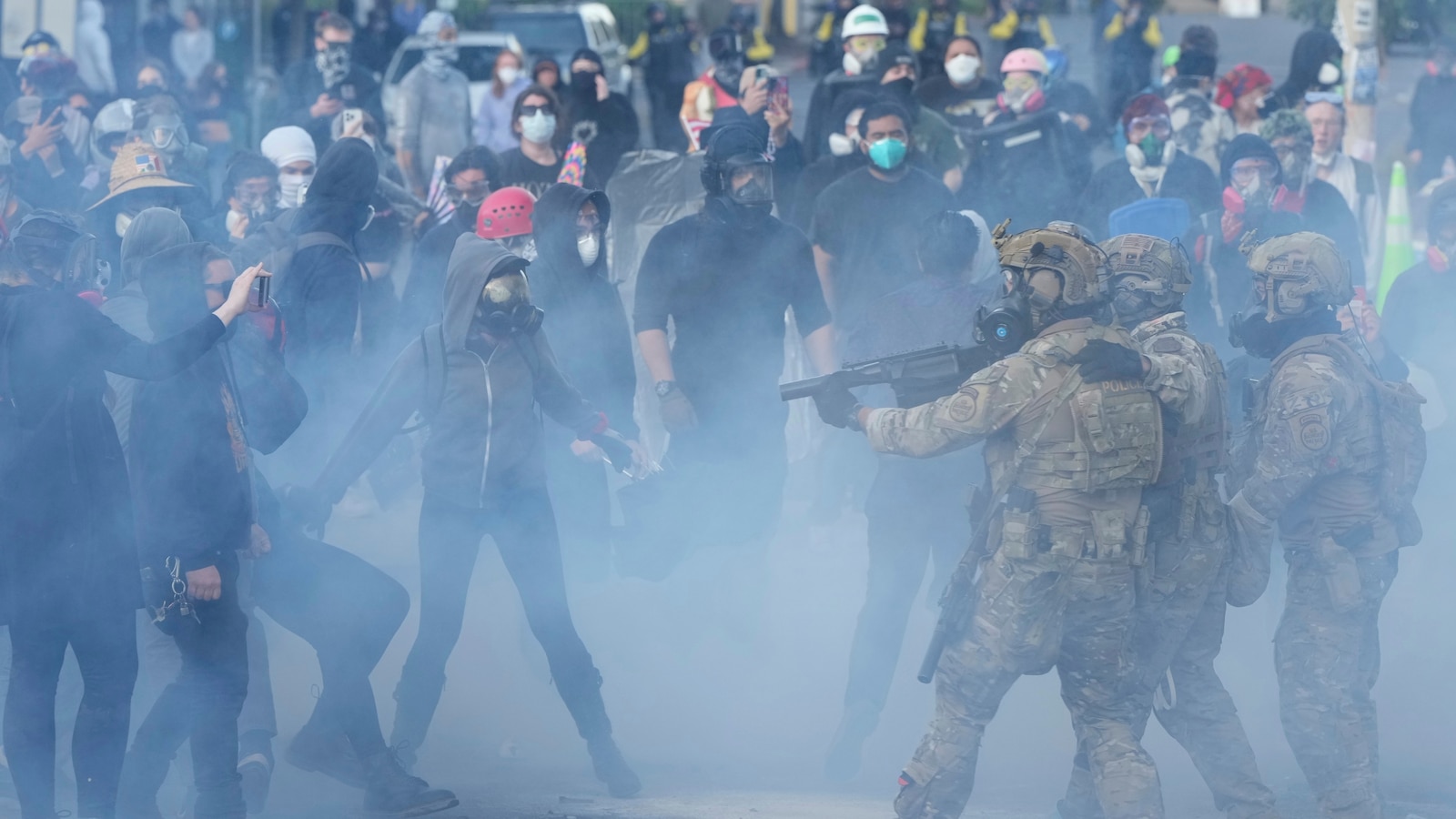 Manifestante anti-ICE sentenciado a 30 meses de prisión por agredir a un agente federal