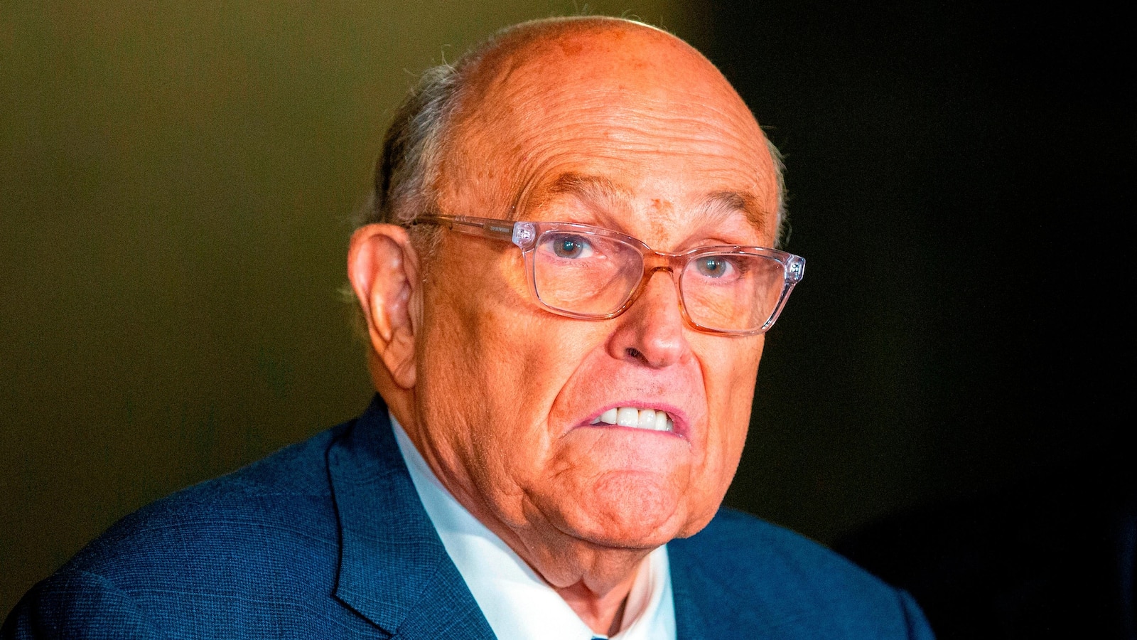 Giuliani regresa a su espectáculo tras hospitalización por neumonía viral