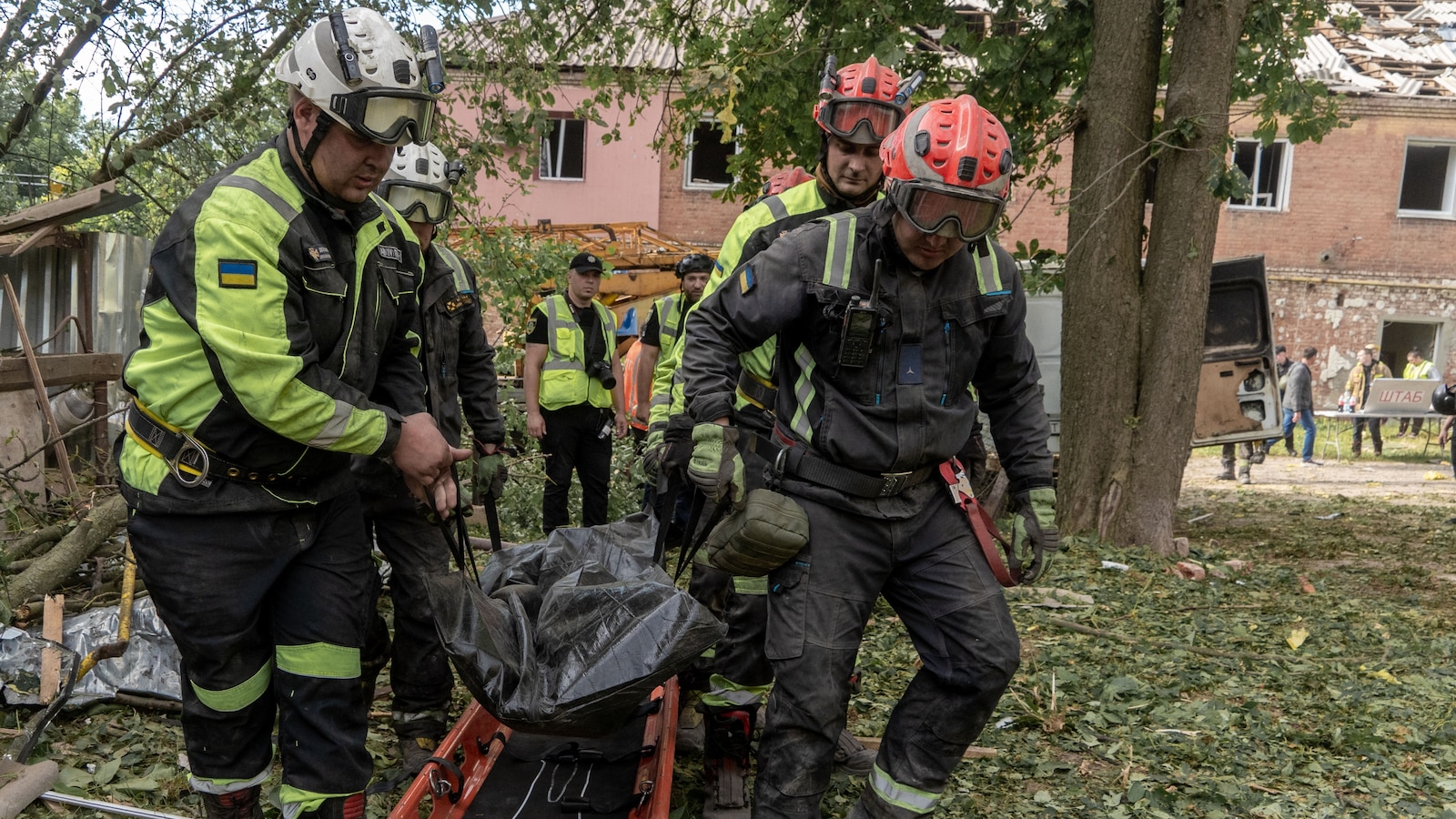 Rusia ataca un edificio en la ciudad ucraniana de Kharkiv y mata a una persona