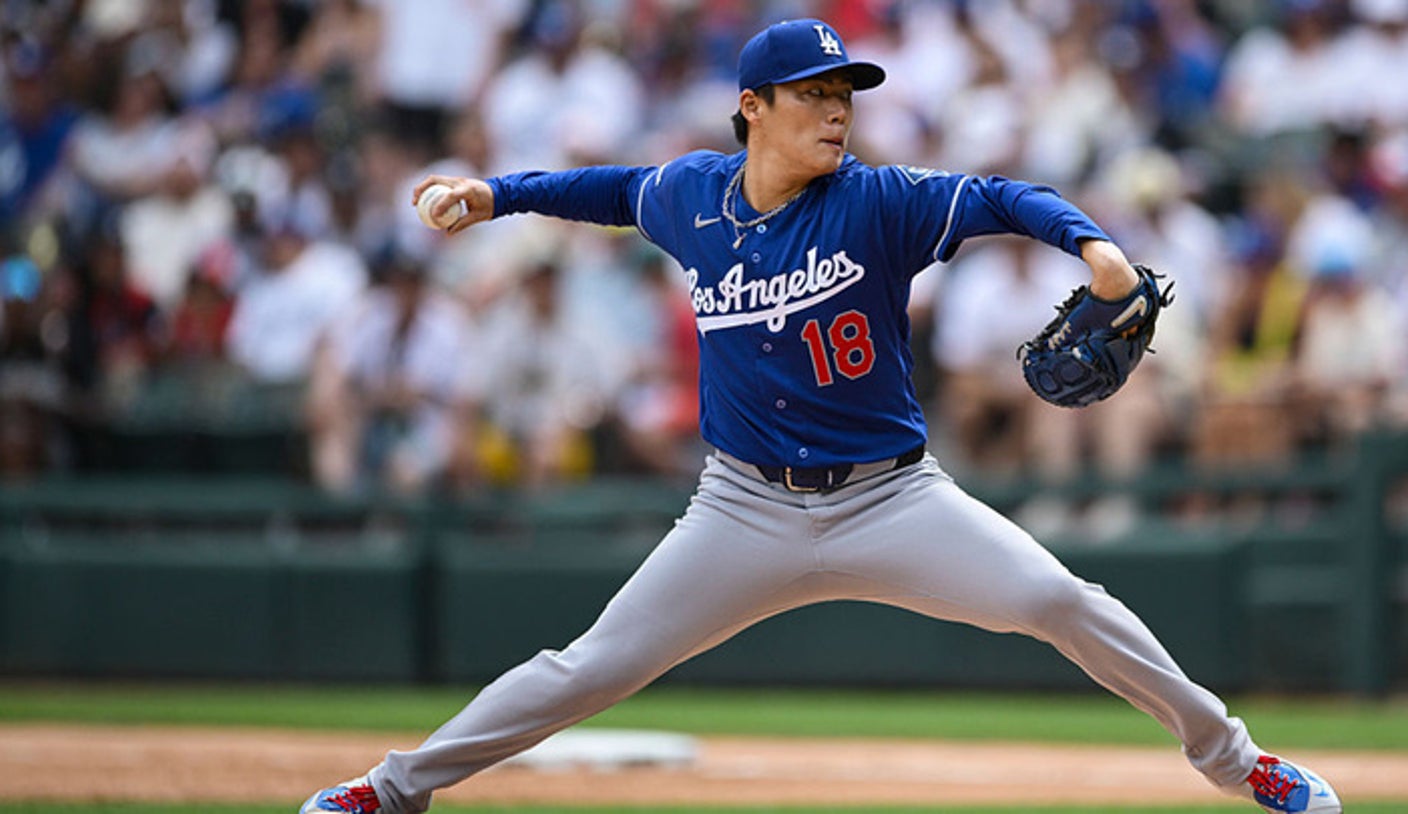 Yoshinobu Yamamoto se queda a 4 outs de un juego perfecto y pierde sin hits en la novena entrada